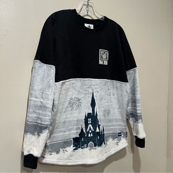 2023 Disney World Castle Spirit Jersey Sherpa Oversized Fleece Black White Sz S - Picture 3 of 9